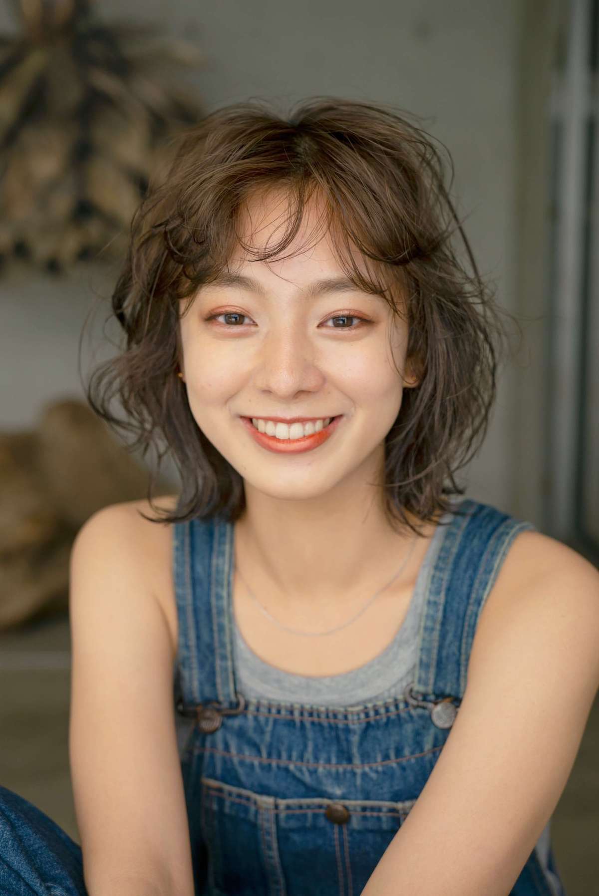 50代に似合うひし形ミディアムヘア特集｜小顔効果のある美しいシルエットの髪型を紹介 LALA HAIR MAGAZINE [ララヘアマガジン]