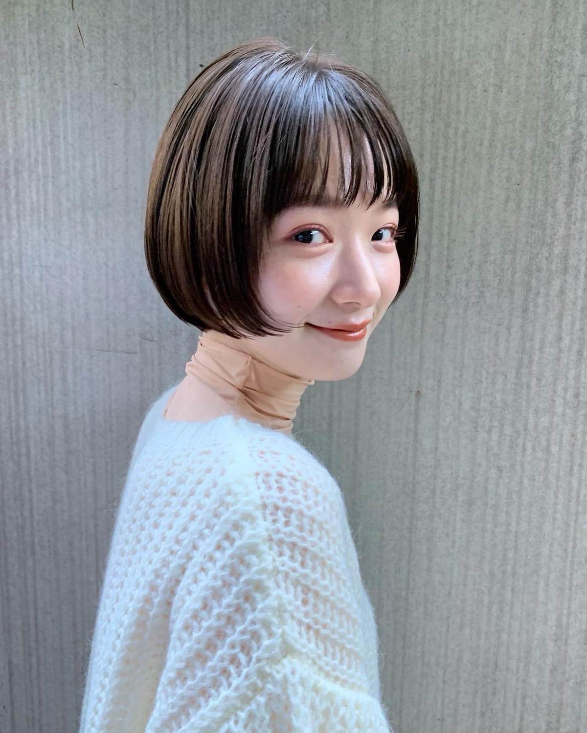 丸みシルエットの前上がりショートボブ｜表参道美容院Hank.(ハンク)スタイリスト堀江 昌樹のヘアスタイル LALA HAIR [ララヘア]