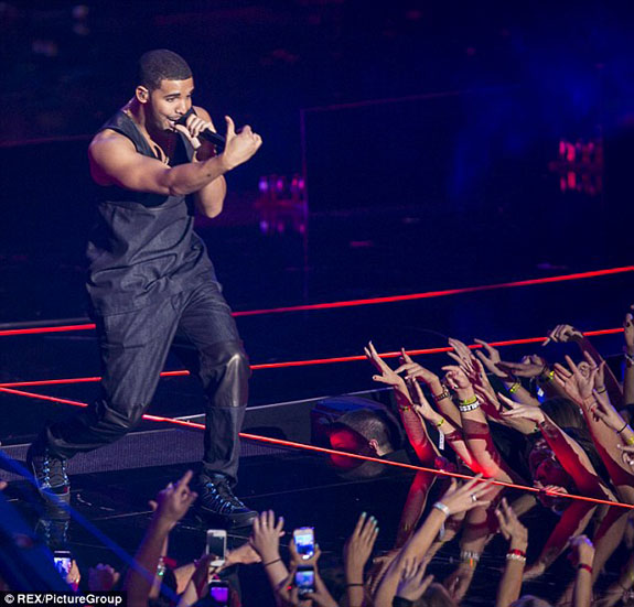 8 Reasons Why Drake Is the Coolest L.A. LIVE