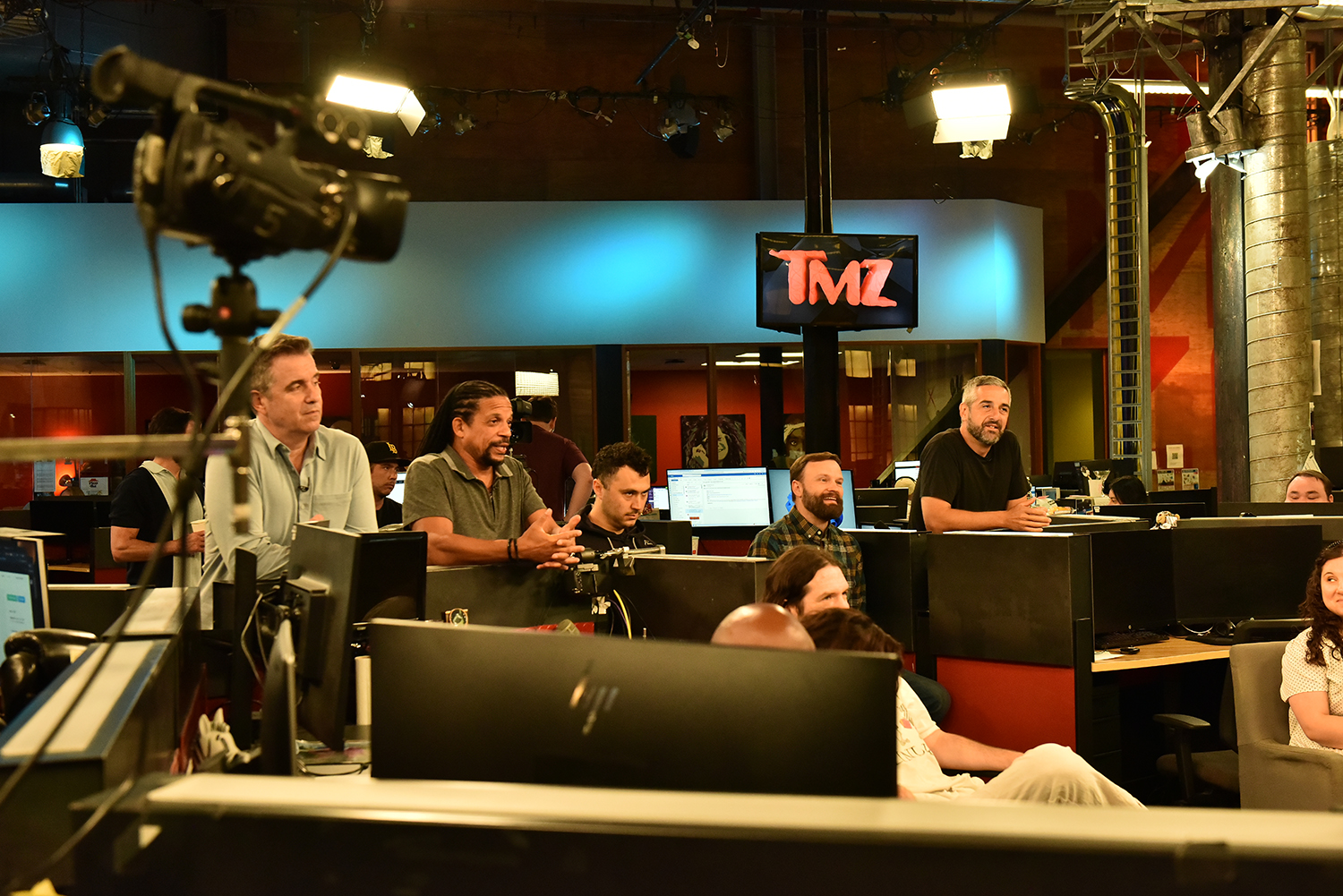 Behind The Scenes An Exclusive Look Inside TMZ’s Bullpen LAmag