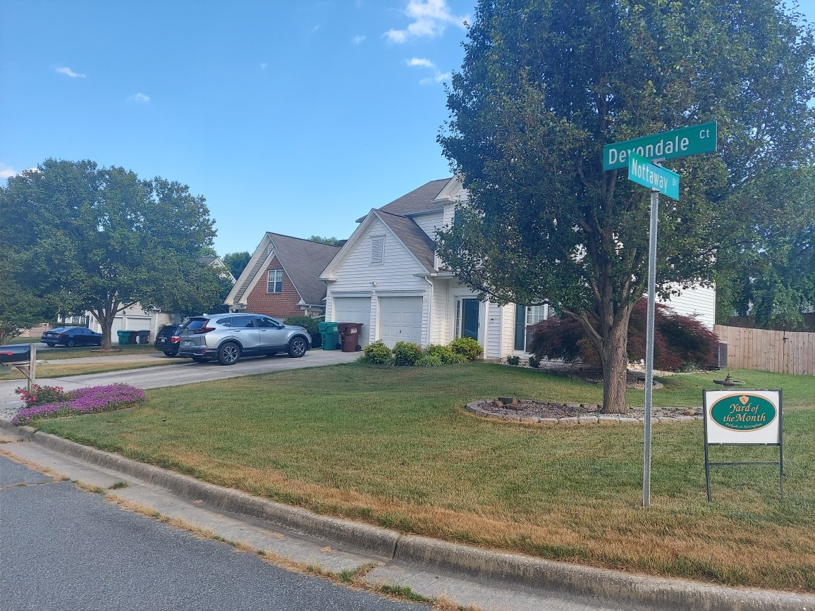 Parkside Yard of the Month Winners Lambeth Management & Realty, Inc.