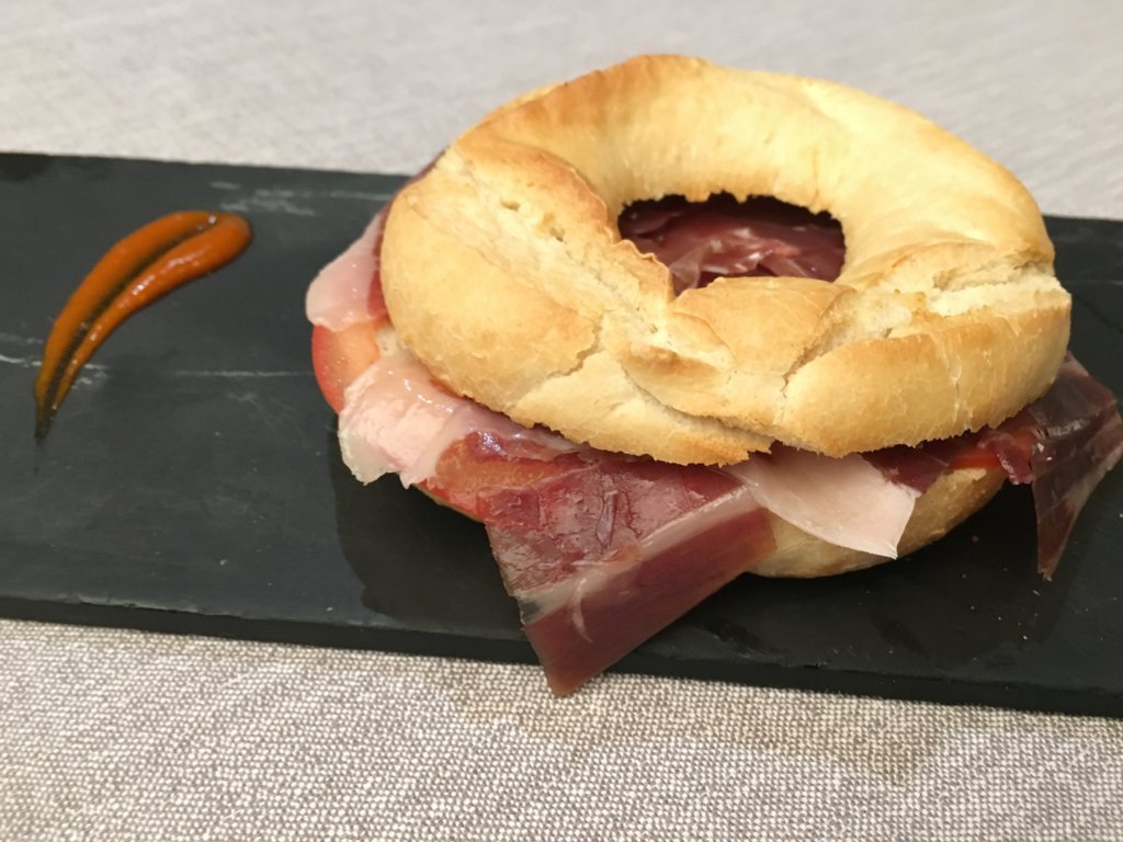 mesa-habla-rosca-jamón