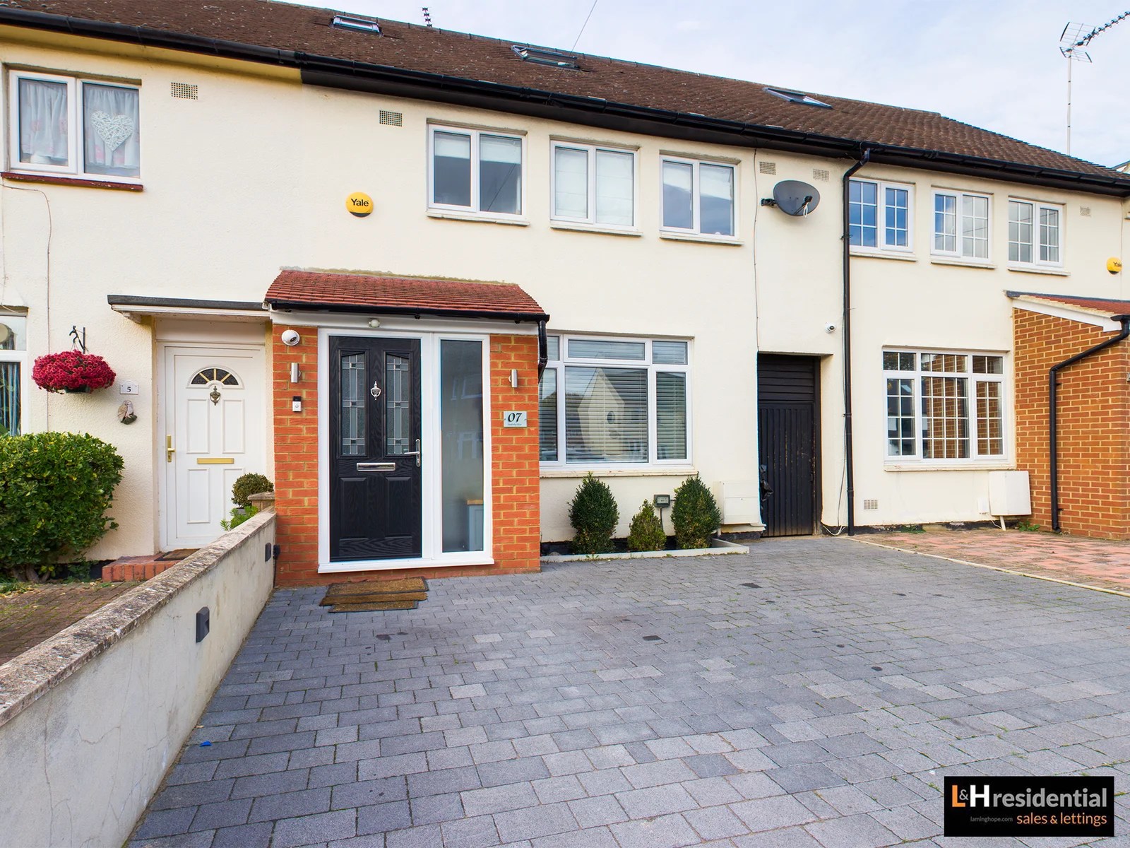 Sold STC 3 Bed House Sinderby Close, Borehamwood, WD6 L&H