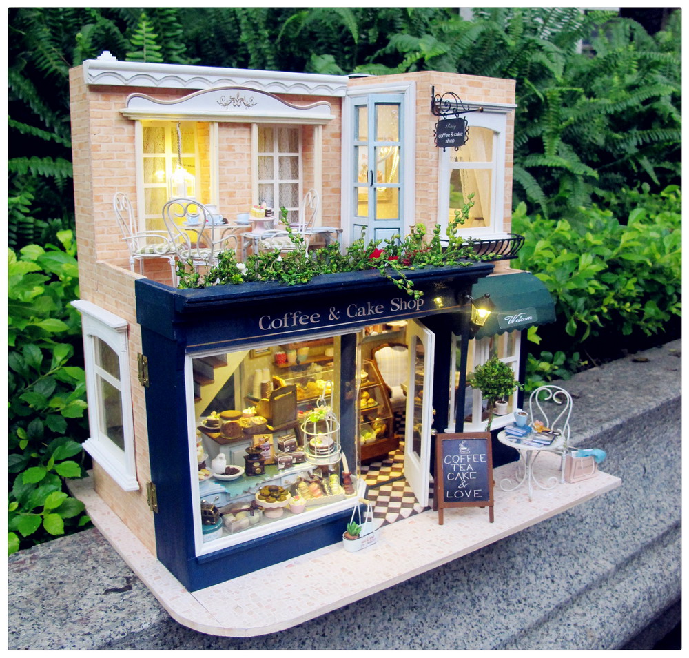 DOLLHOUSE MINIATURE EUROPEAN TRAVEL (PT05), HALLSTATT COFFEE SHOP