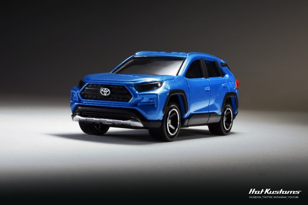 tomica suv