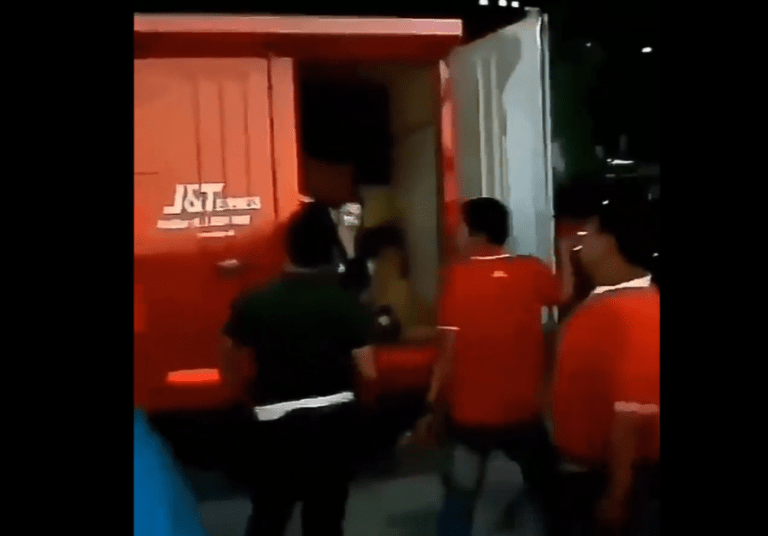 VIDEO, Dua Maling Dikunci di Dalam Boks Truk lampu merah