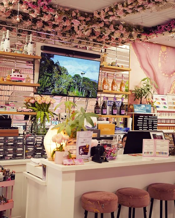 Nail Salon 98033 La Na Nail Lounge of Kirkland, WA 98033 Manicure