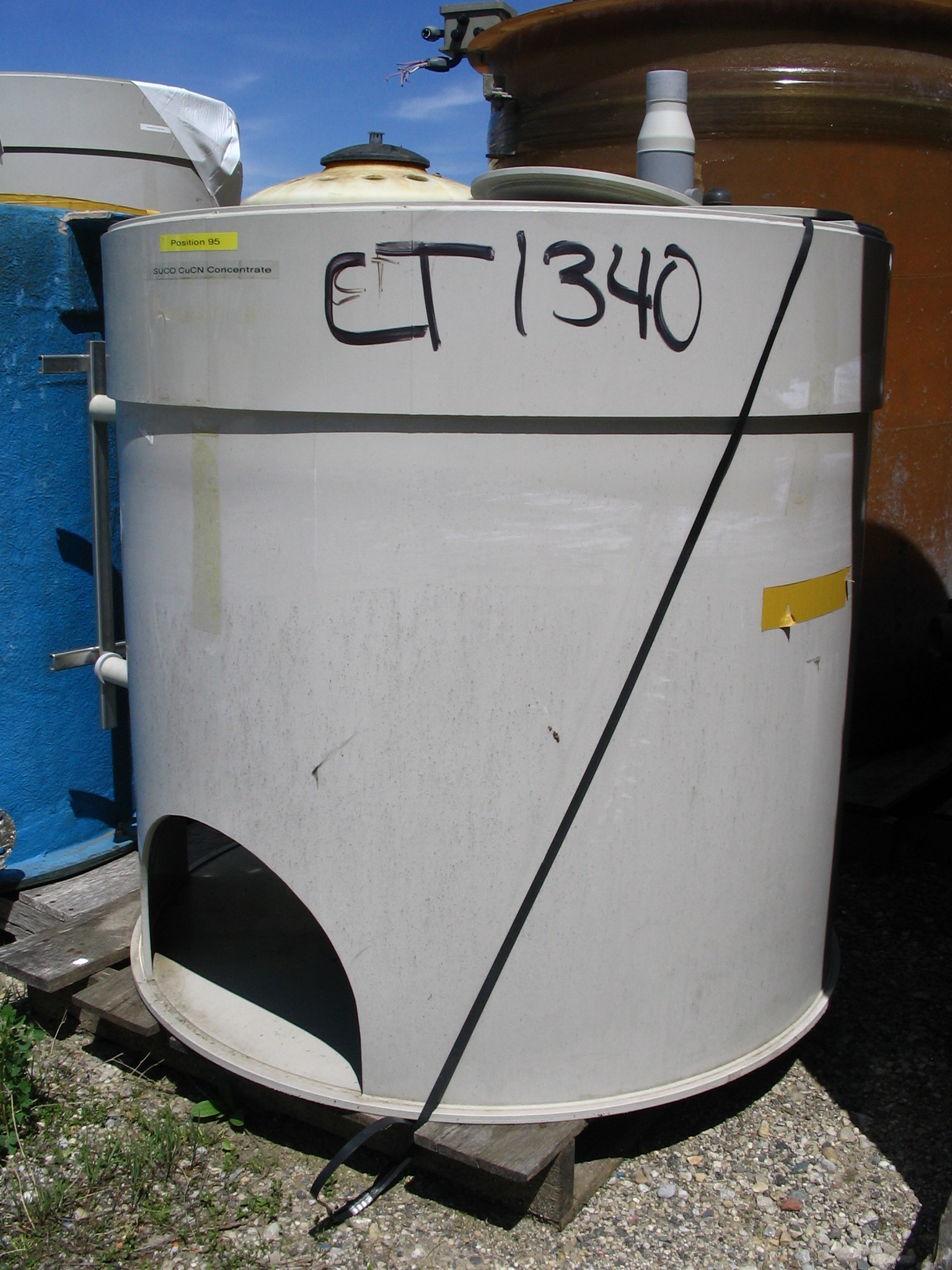 Used Cylindrical Tank 100 Gallon Plastic Resin Round TankTanks