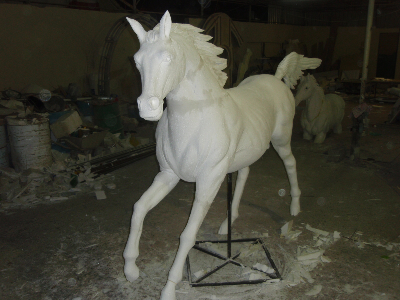 life size horse sculpture Land8