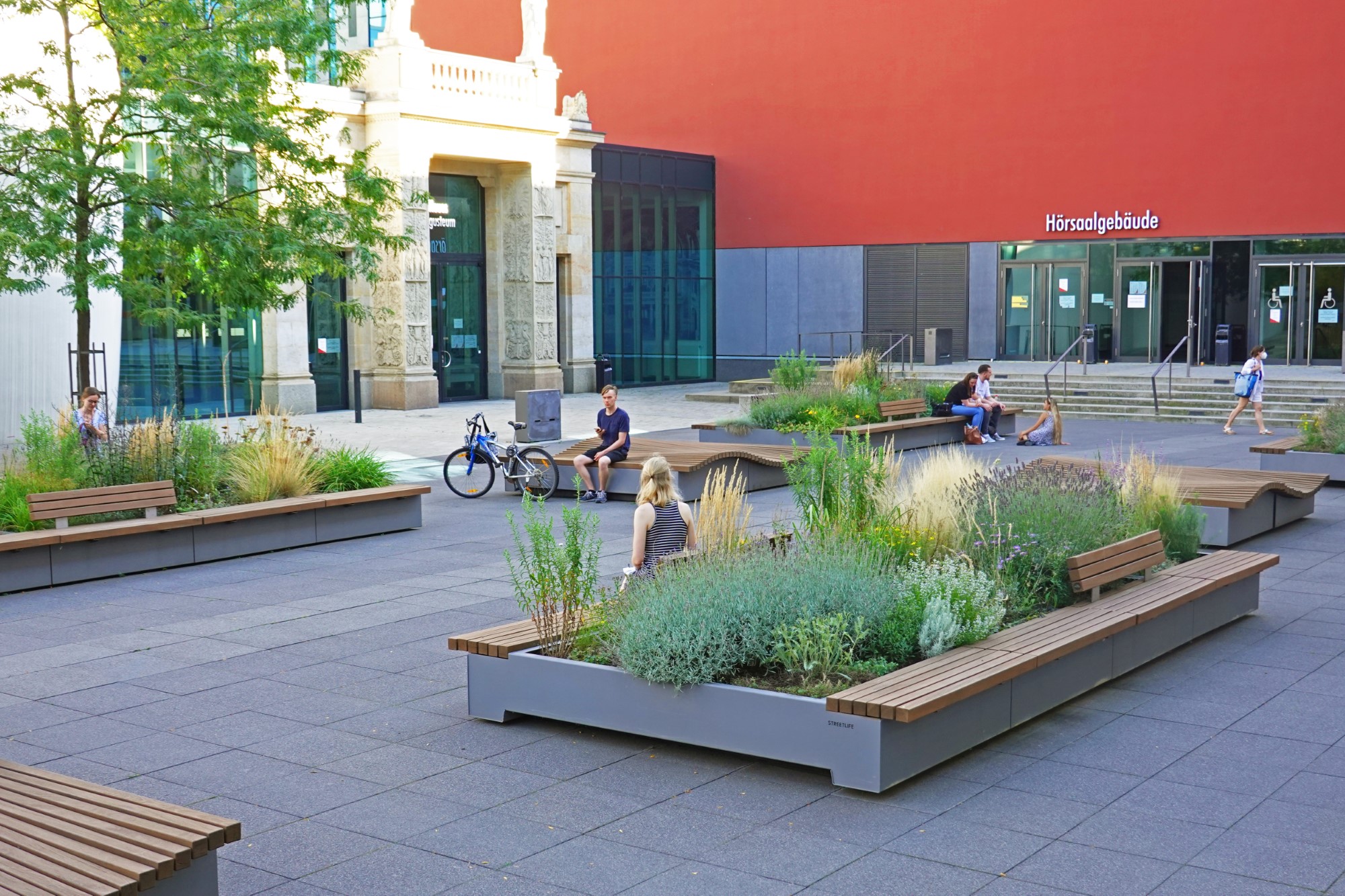 Flexible Layout for Courtyard at Leipzig University — Landscape