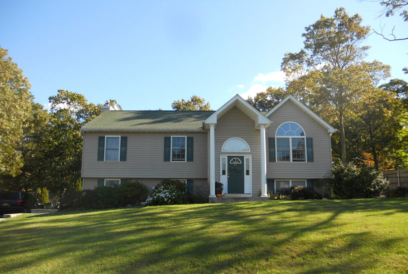 Landmark Properties offers photos of the new homes built on LI