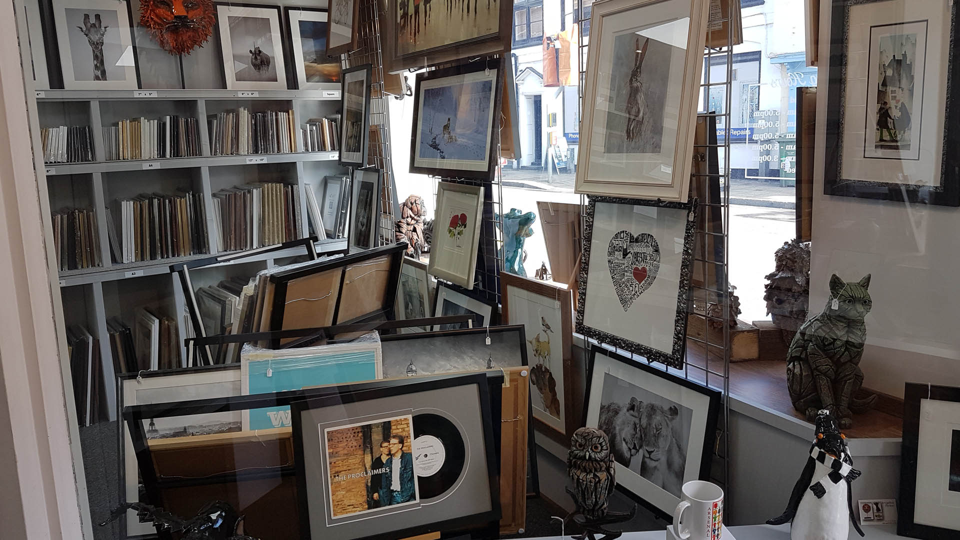 Landseer Frames Looking to frame a family portrait? Landseer Frames