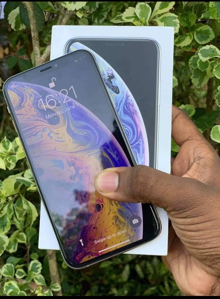 iphone Xs LankaMarket