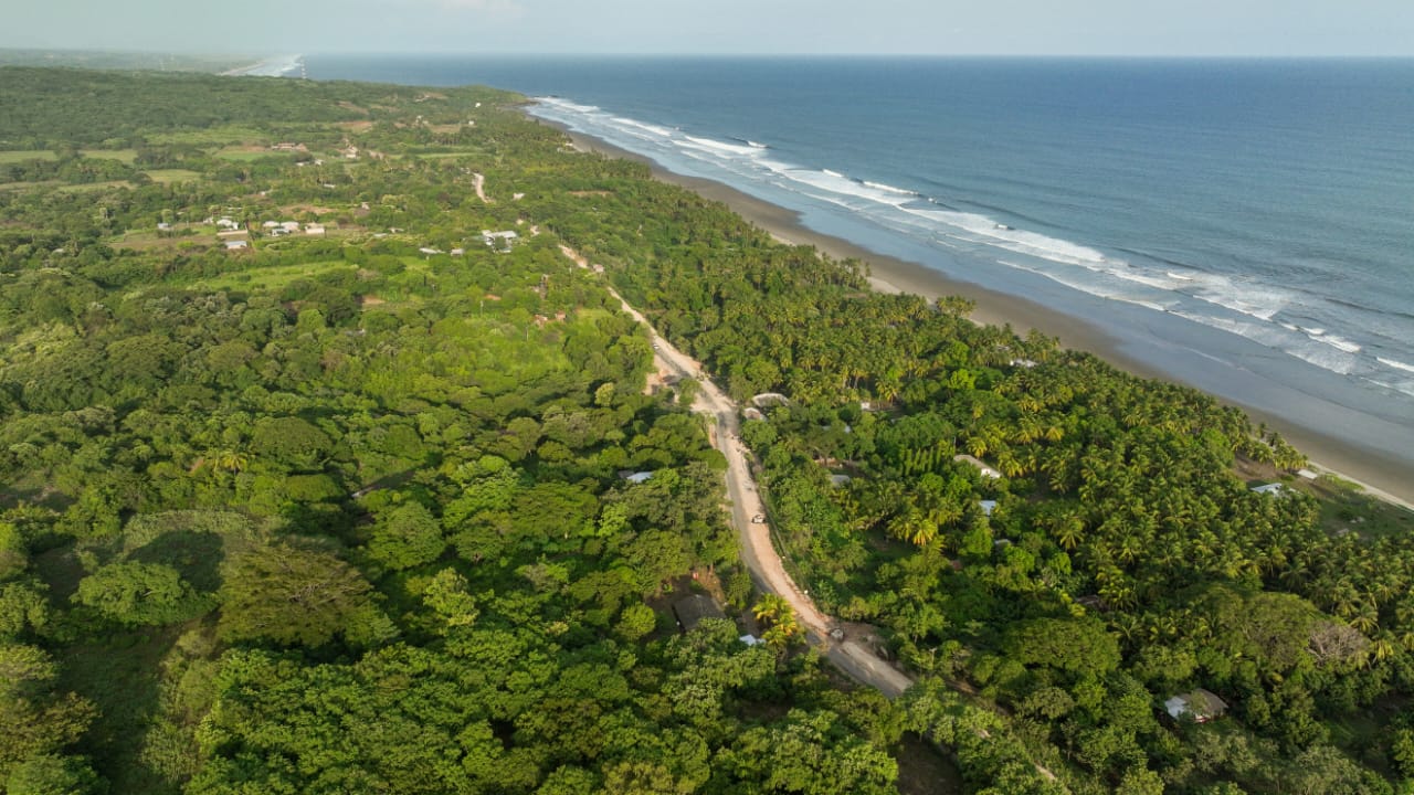 Verifican avances del proyecto Surf City 2 en Punta Mango, Jucuarán