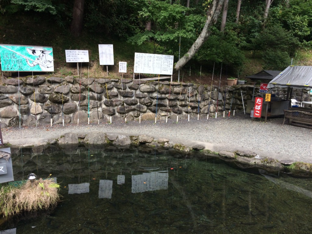 福島にあるニジマス・イワナ・ヤマメを釣れる釣り堀「ぼん天」へ行ってきましたぁ～ ねことねずみがモヤモヤ話へ