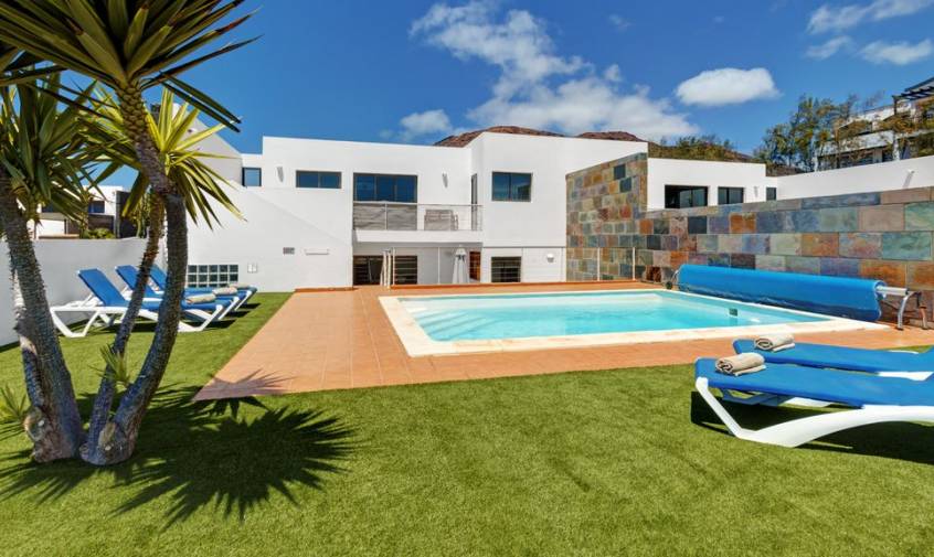 Villa with Private Heated Pool and Fabulous Sea Views across to