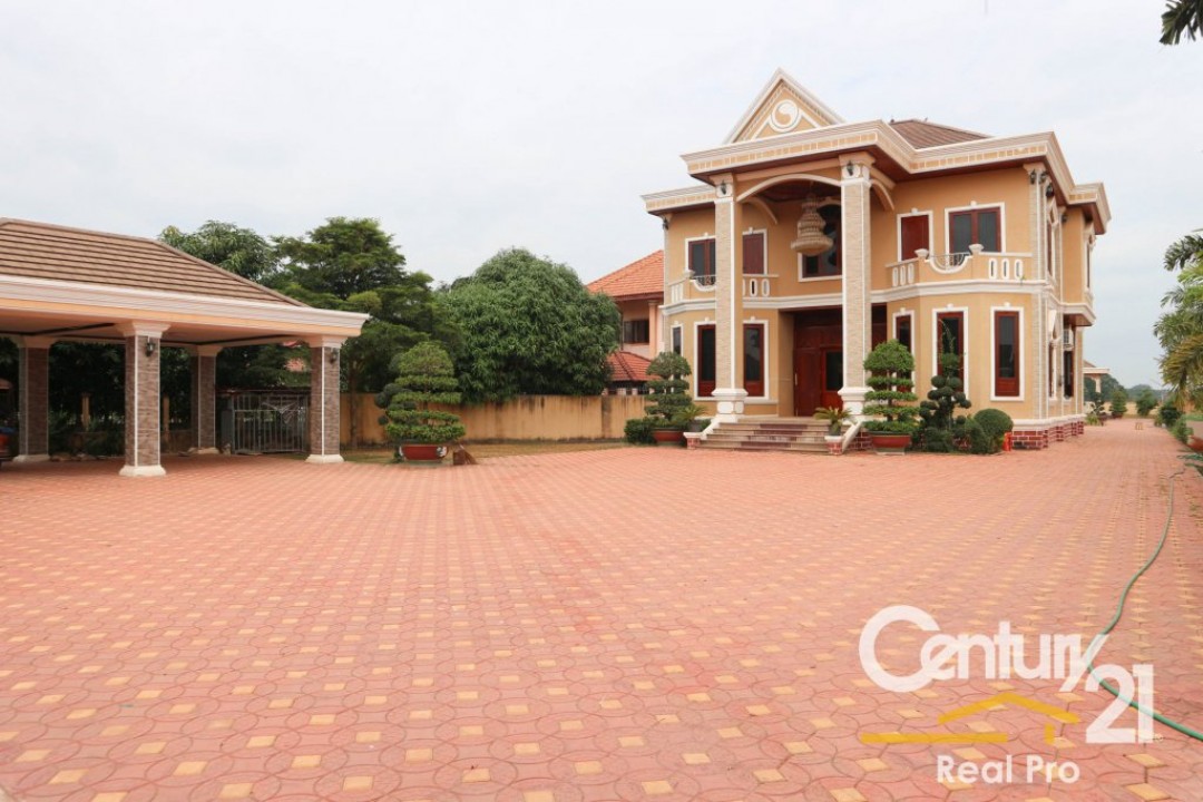 Century 21 Lanna Estate House for rent at Phosy Village, Sikhottabong