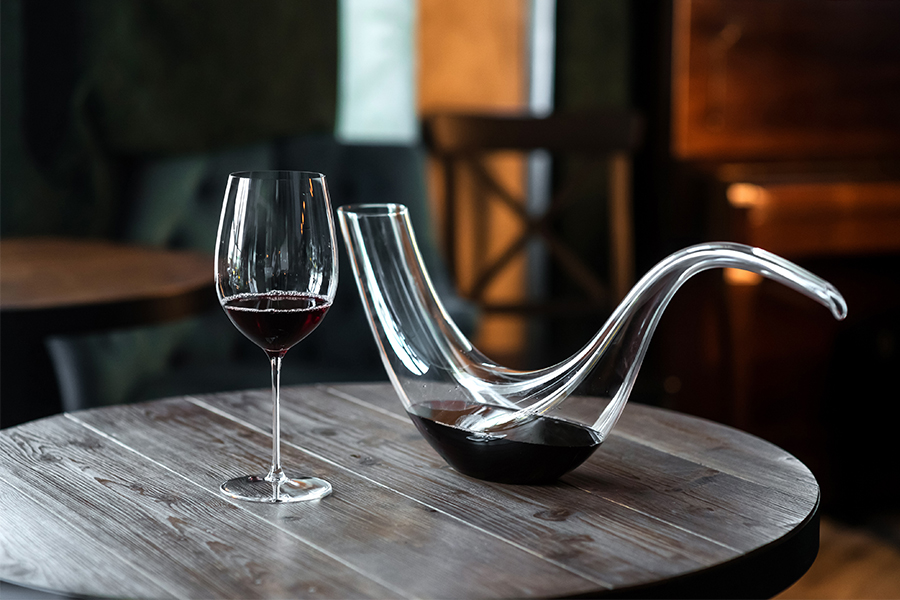 How to Decant Wine La Patiala