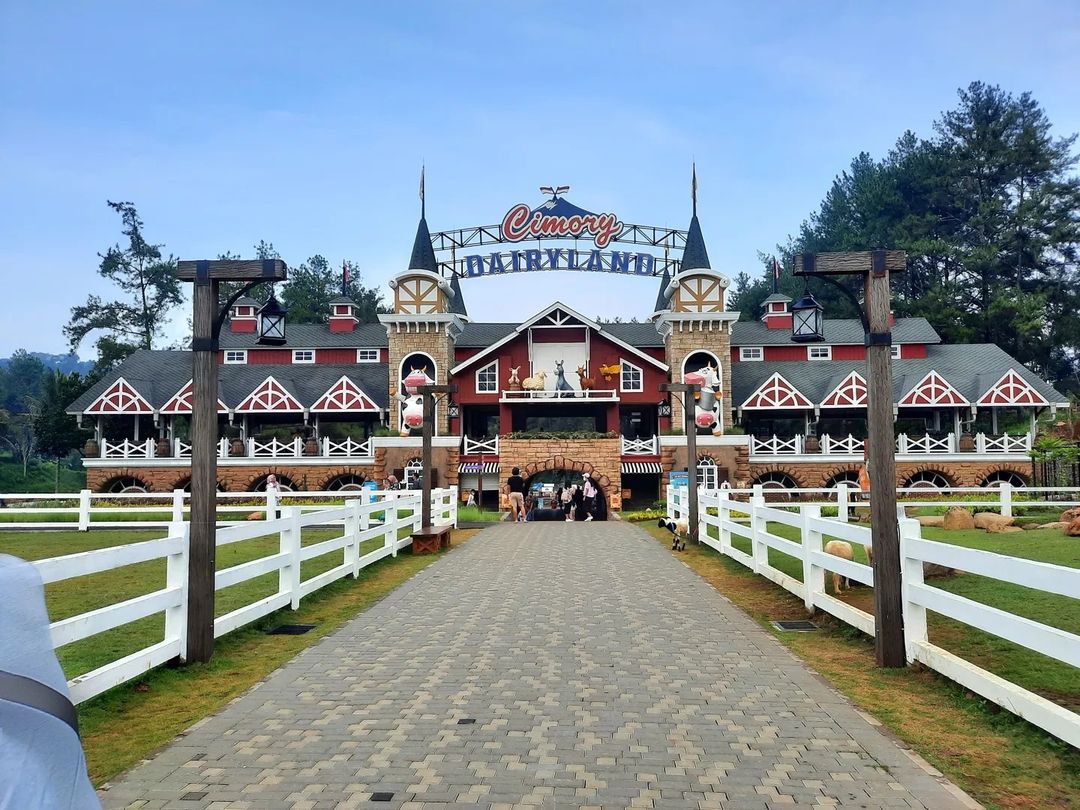 Serunya ke Cimory Dairyland Puncak Lapis Bogor Sangkuriang