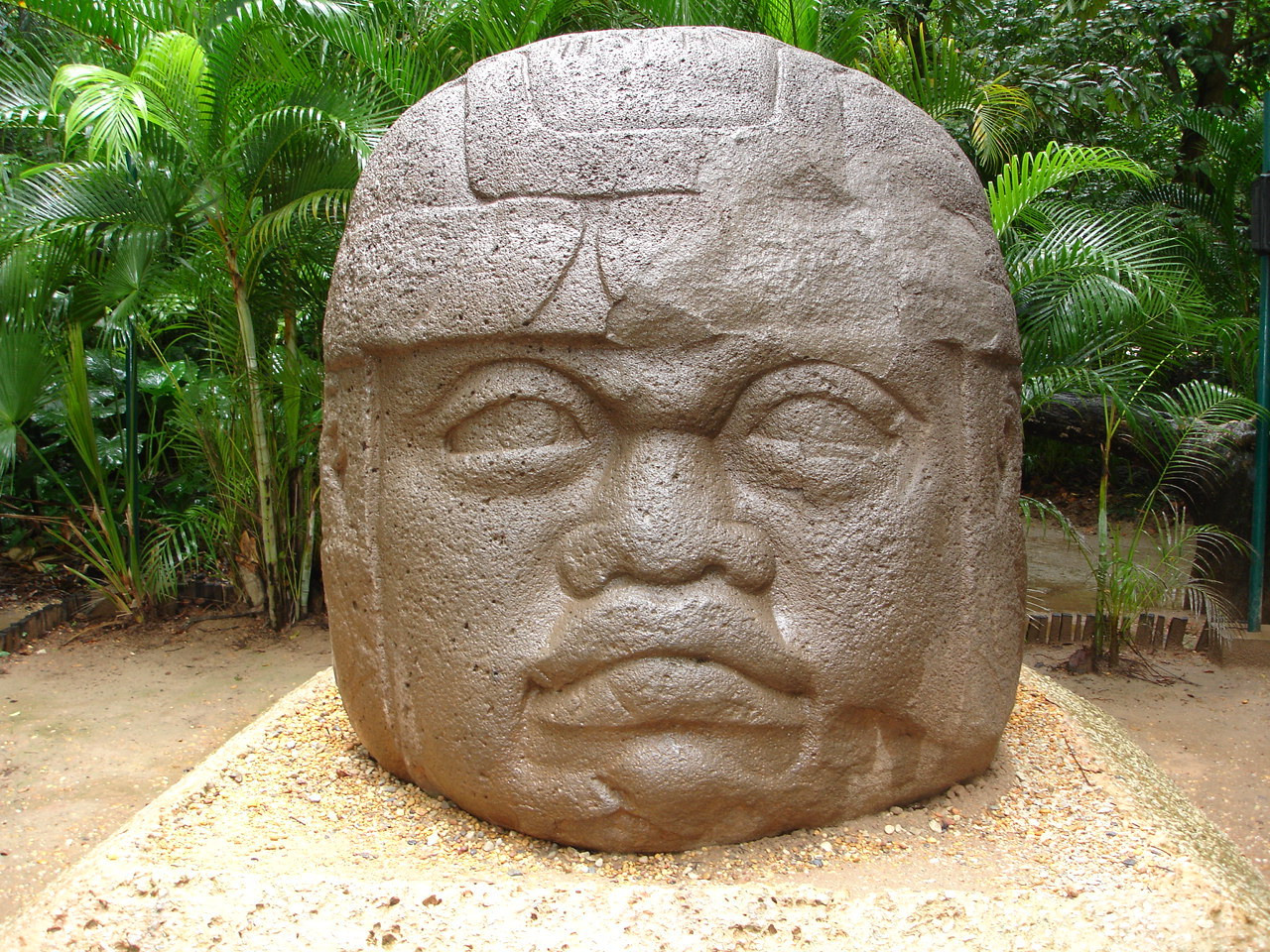 ACHAMAN GUAÑOC Las Colosales Cabezas Olmecas