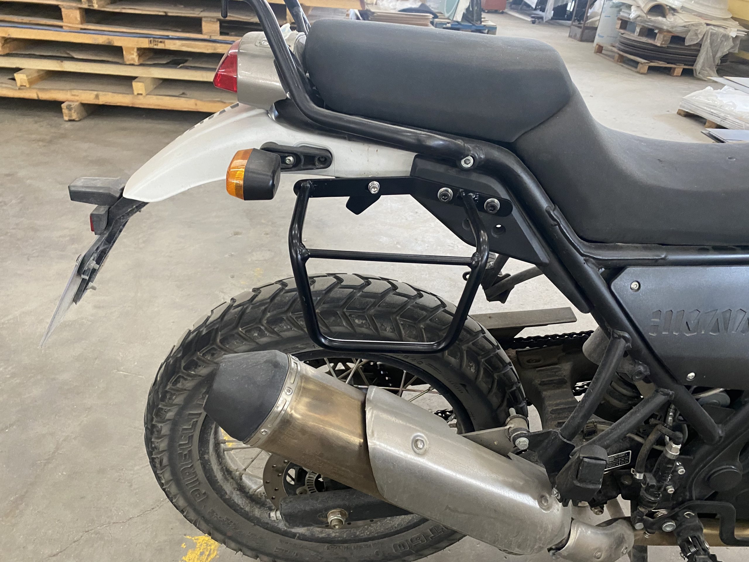 Saddlebag holder Royal Enfield Himalayan Satin black La Poderosa