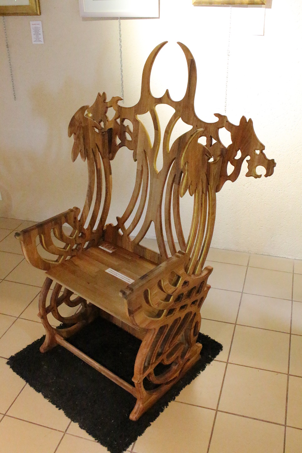 Fauteuil "dragon" La Porte de Pierre