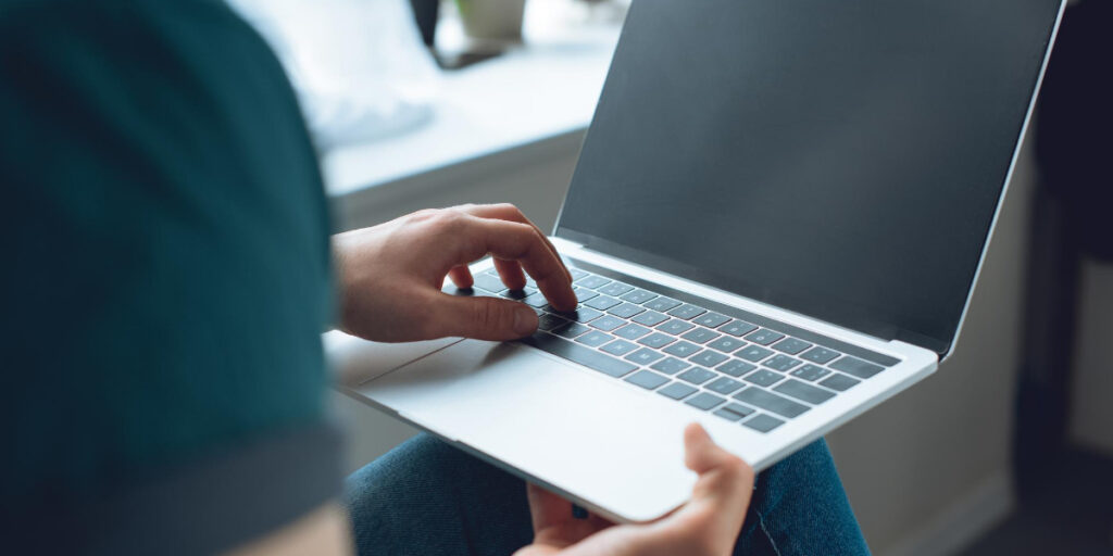 How to Track a Laptop Using MAC Address Laptop Seekers