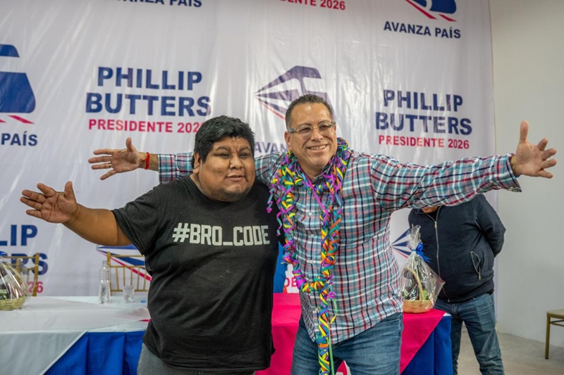 Philip Butters inicia gira por el sur del país comenzando por Tacna