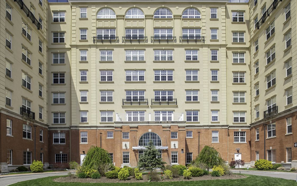 10 Byron Place Unit 302 Features theloop