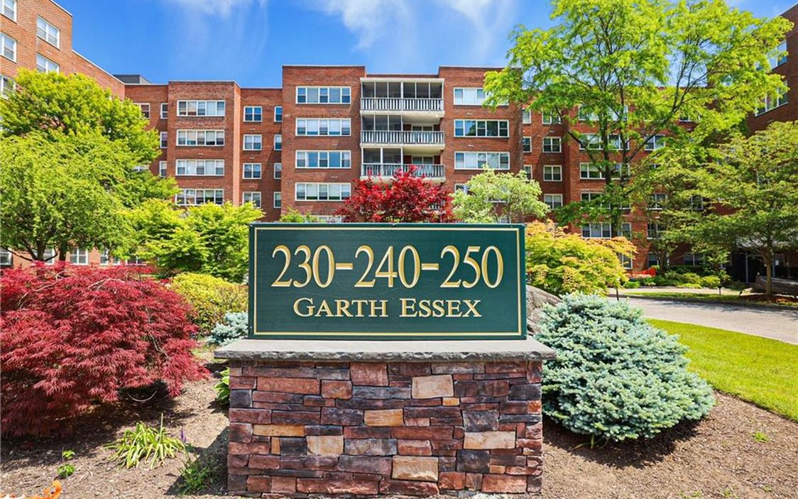 240 Garth Road Unit 3B2 Features theloop