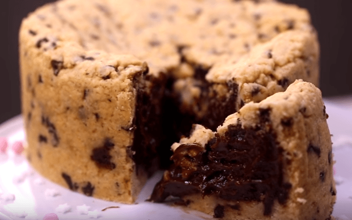 cookie avec un coeur fondant au chocolat