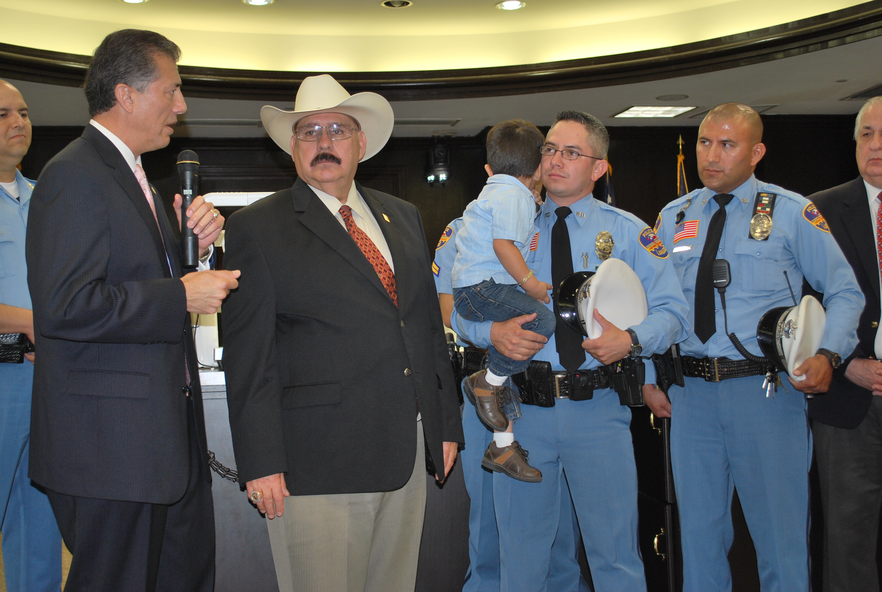Mayor Recognizes Police Heroes
