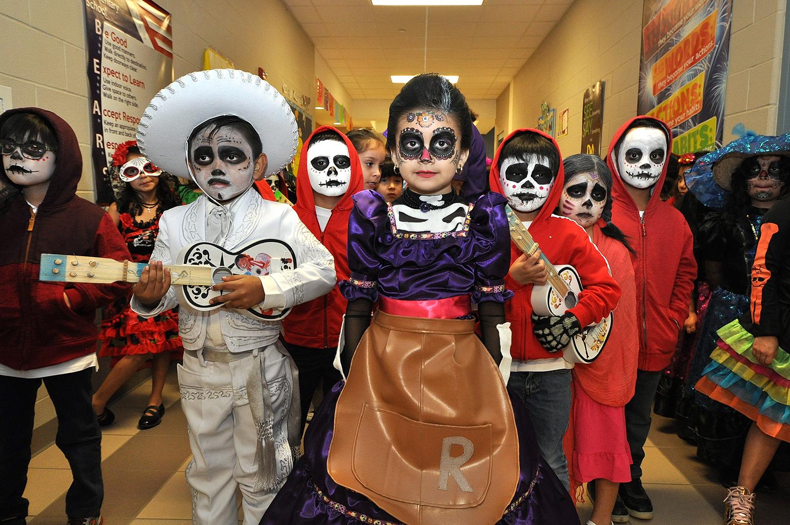 Veterans Memorial Elementary School Dual Language Students Lead “Day of