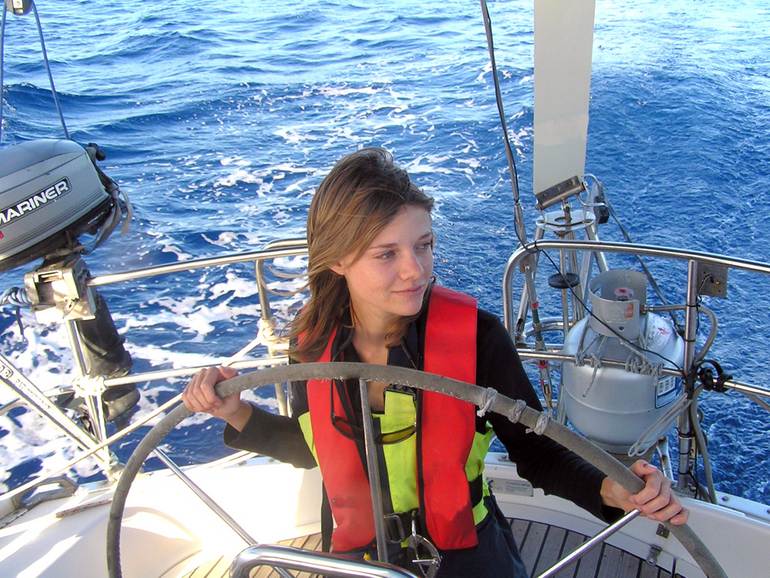 World's youngest person ever to sail solo around the world Jessica Watson Largest and smallest