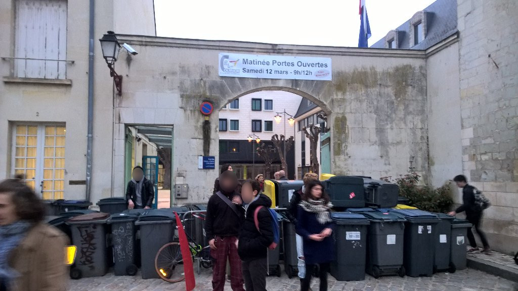 Une milice parentale pour empêcher le blocage du lycée PaulLouis