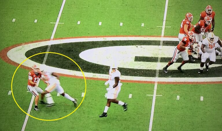 Tennessee LB Deandre Johnson ejected for dumb targeting penalty