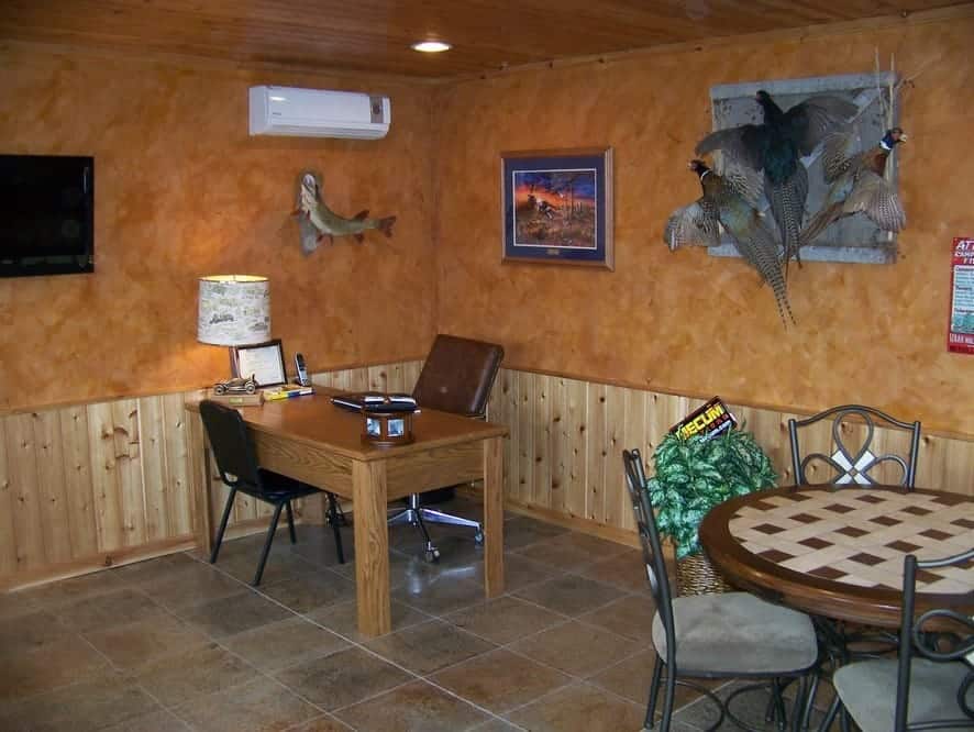 Showroom - Larry's Auto