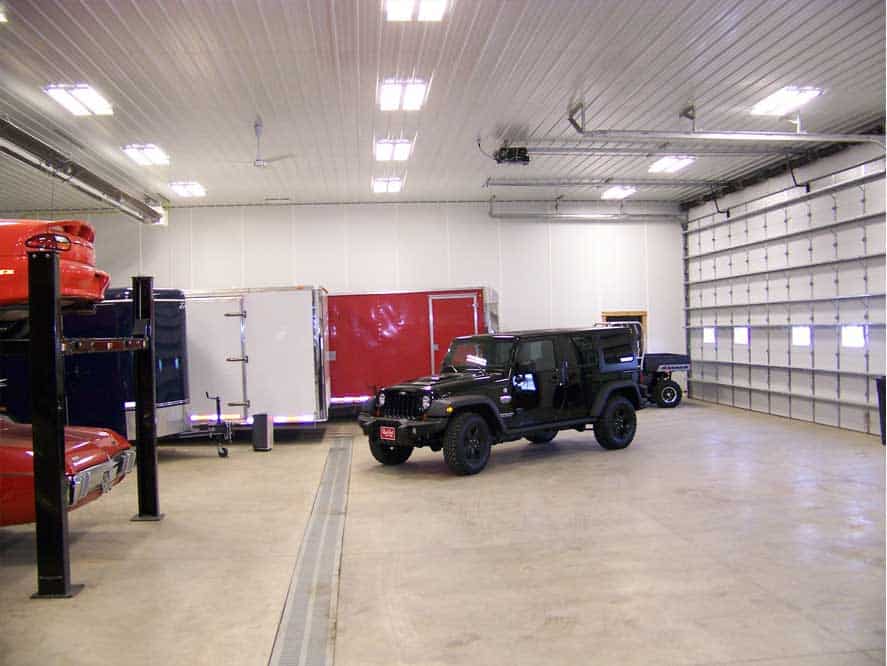 Showroom Larry's Auto