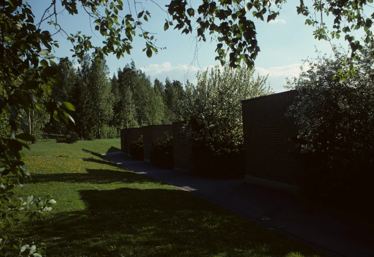 Chain House Larry Speck