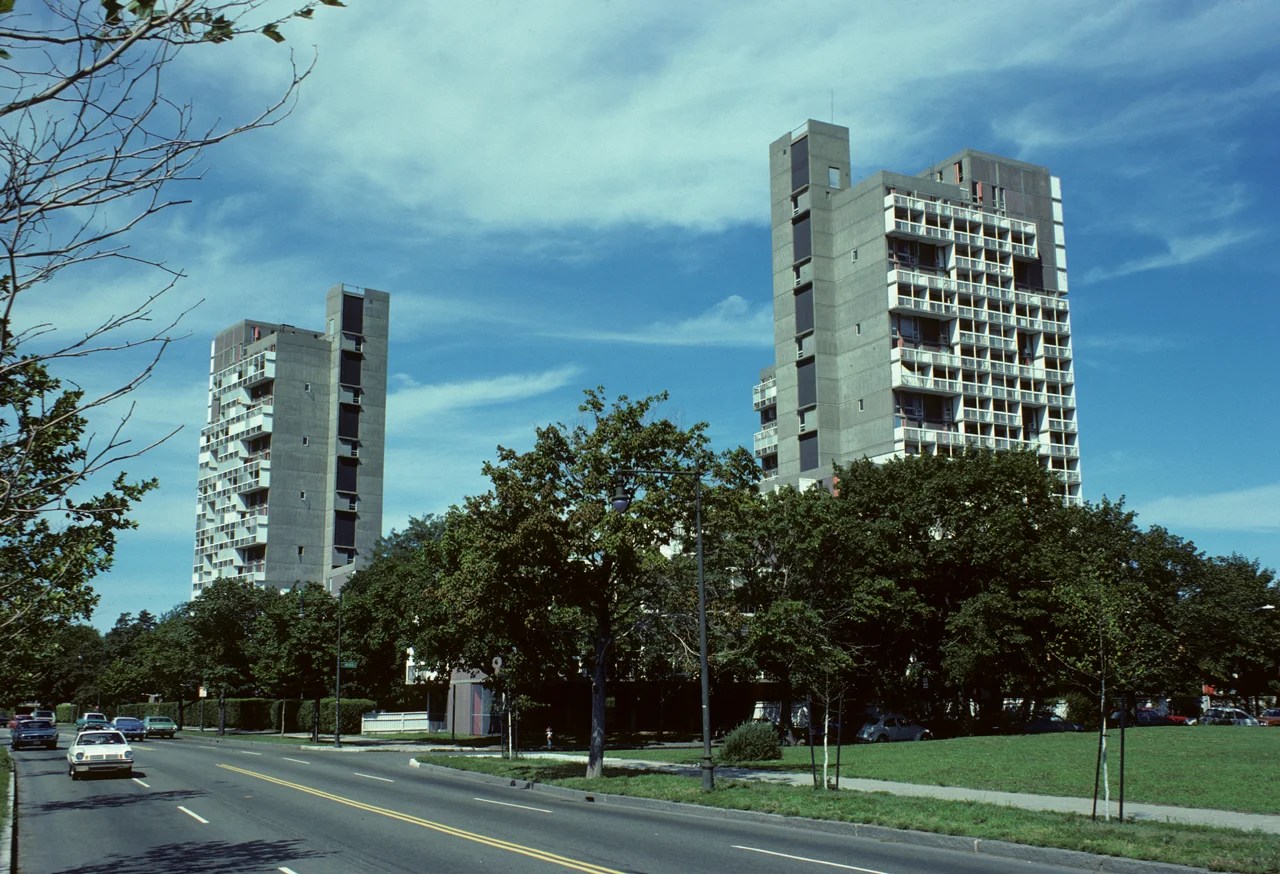 Peabody Terrace at Harvard University Larry Speck