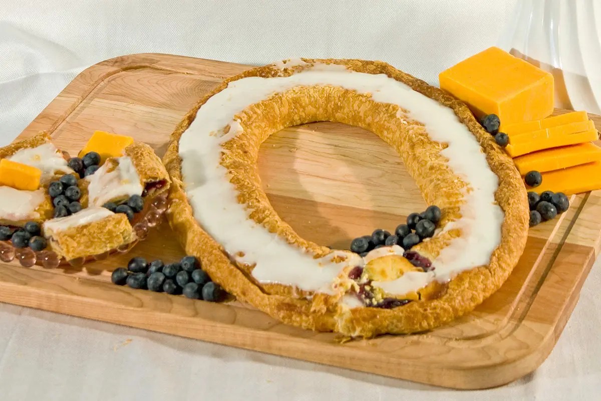 Blueberry Cheese Danish Kringle Gift Box Larsen's Bakery