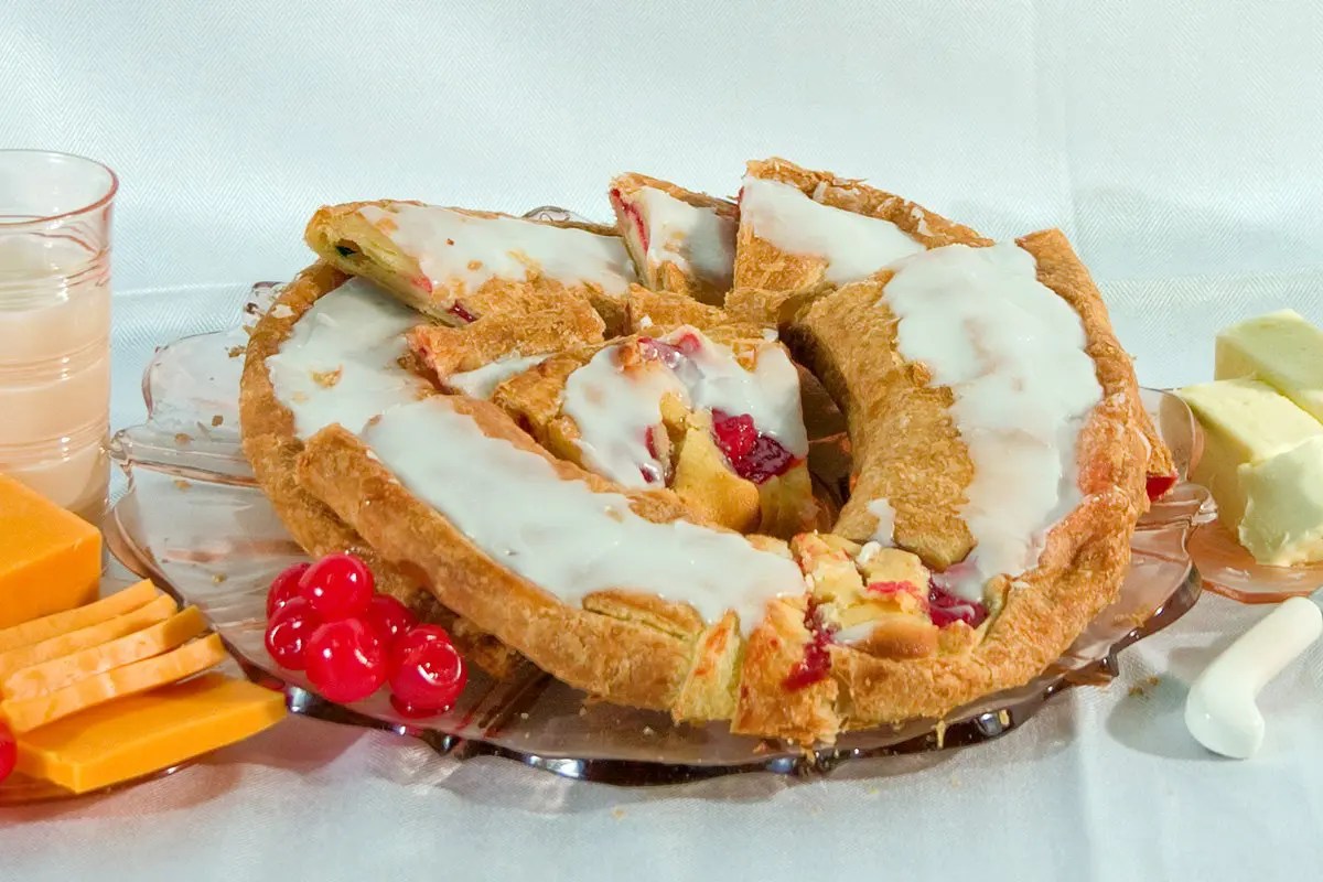 Cherry Cheese Danish Kringle Gift Box Larsen's Bakery