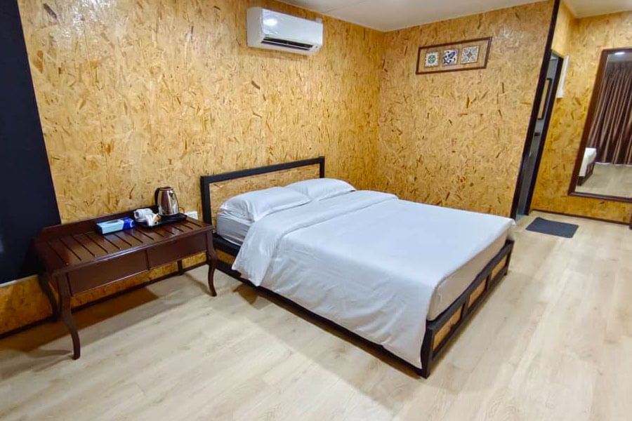 Queen Destinasi Percutian Desa Moden Anda