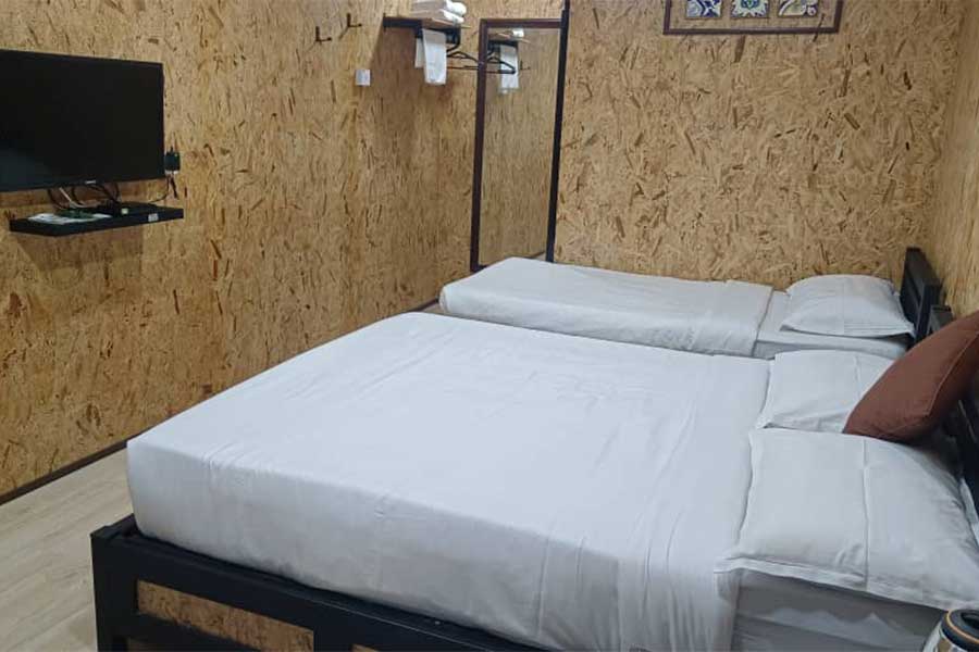 Queen + Single Bed Destinasi Percutian Desa Moden Anda