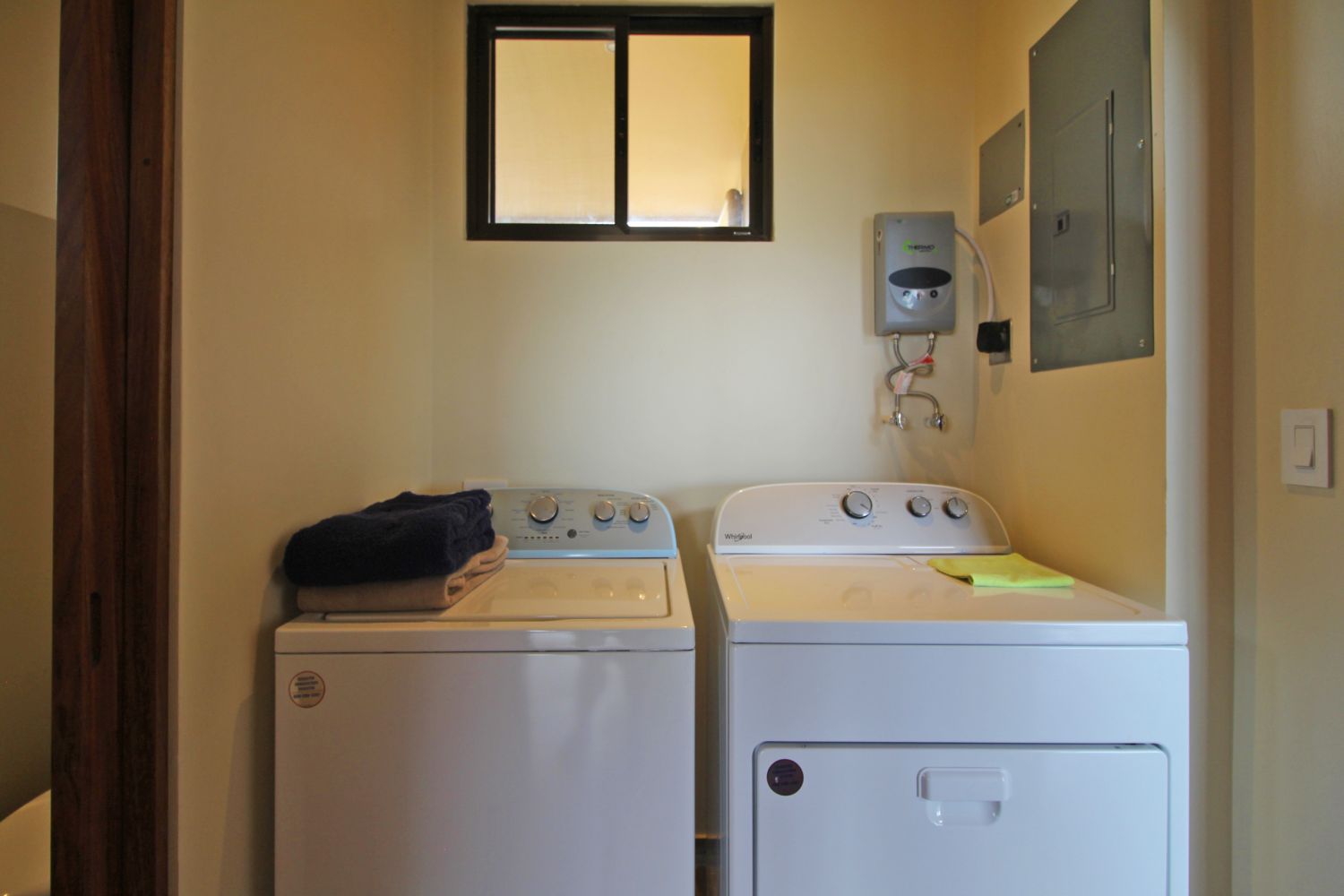Laundry Las Flores Property Management