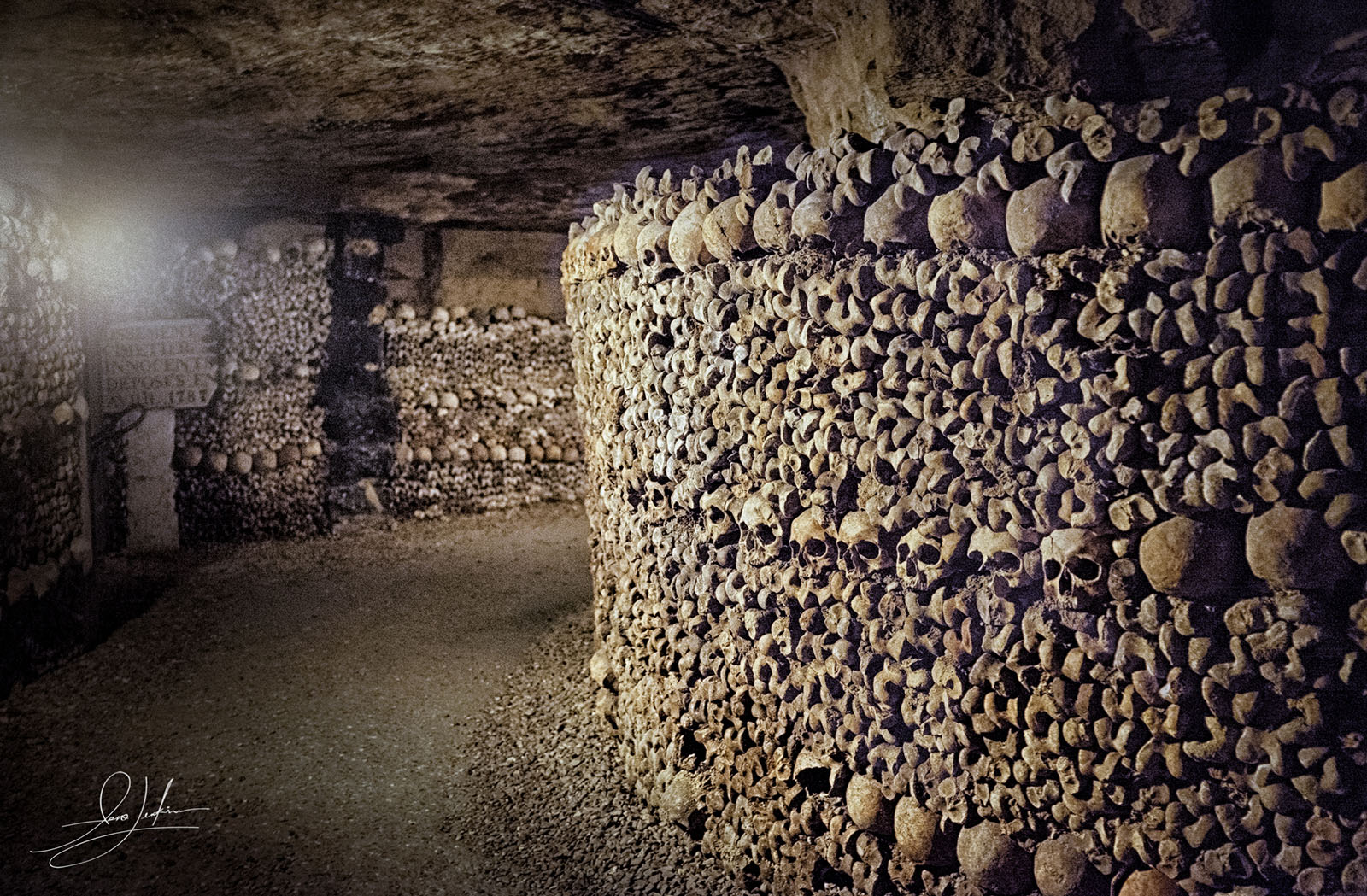 Catacumbas de Paris, el hechizo del arte macabro Las Mil Millas