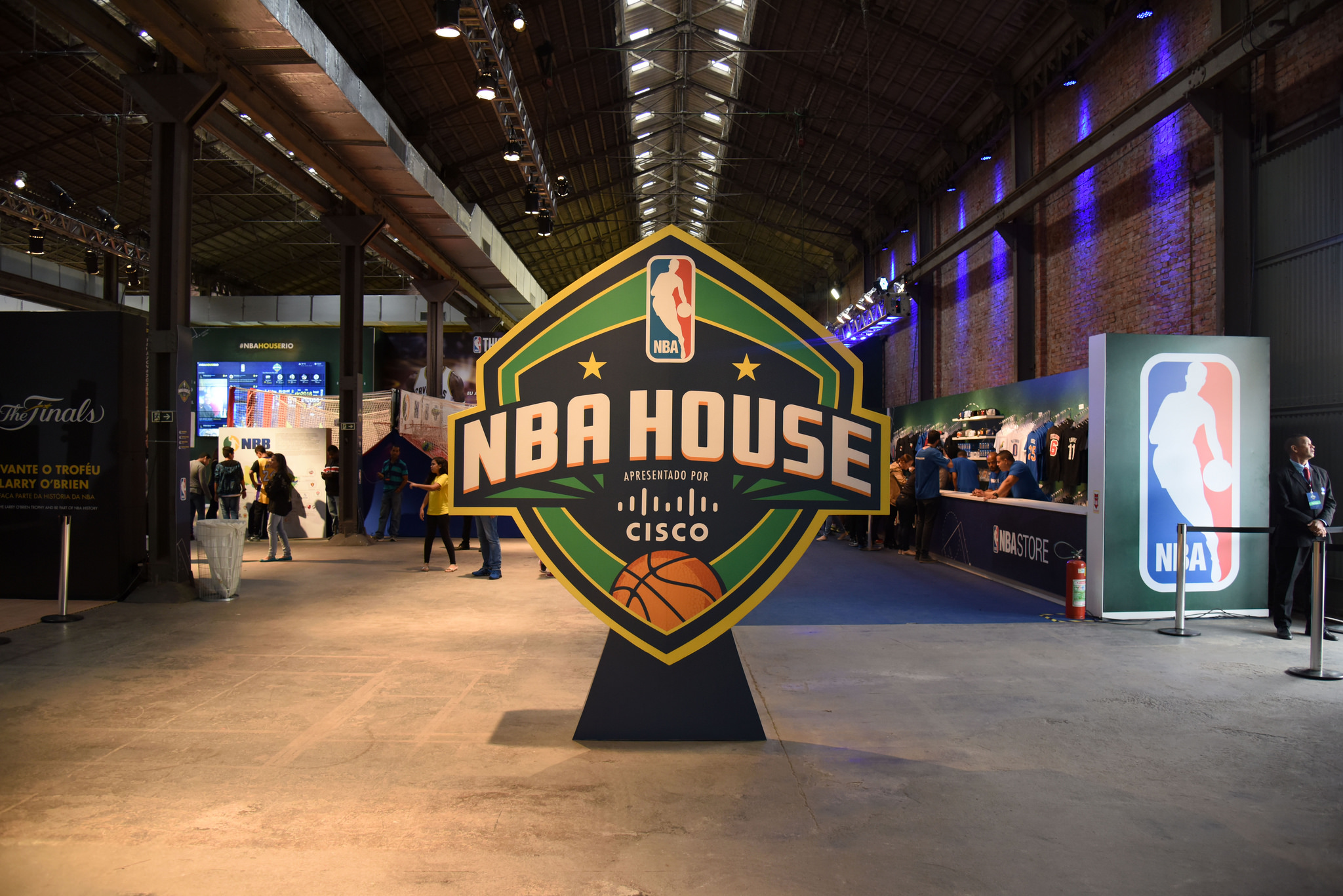 On a visité la NBA House de Rio le paradis des fans de basketball