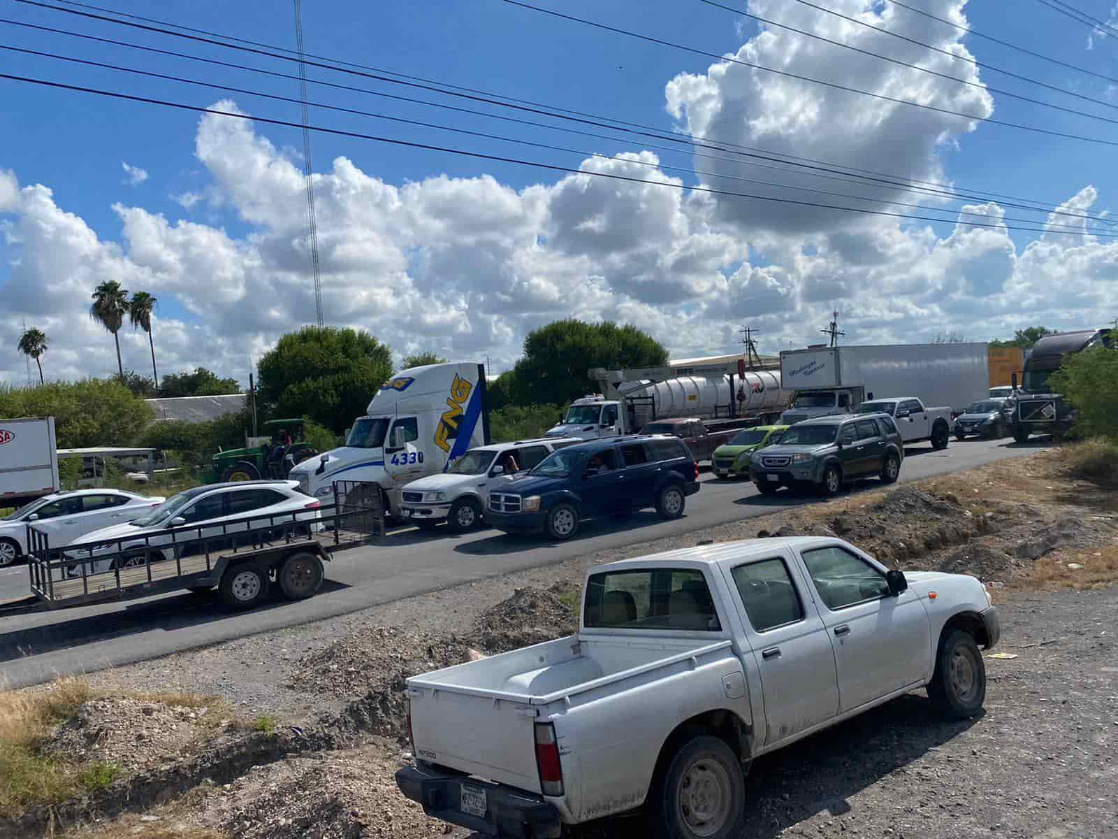 Lenta circulación vial en carretera Rio BravoReynosa