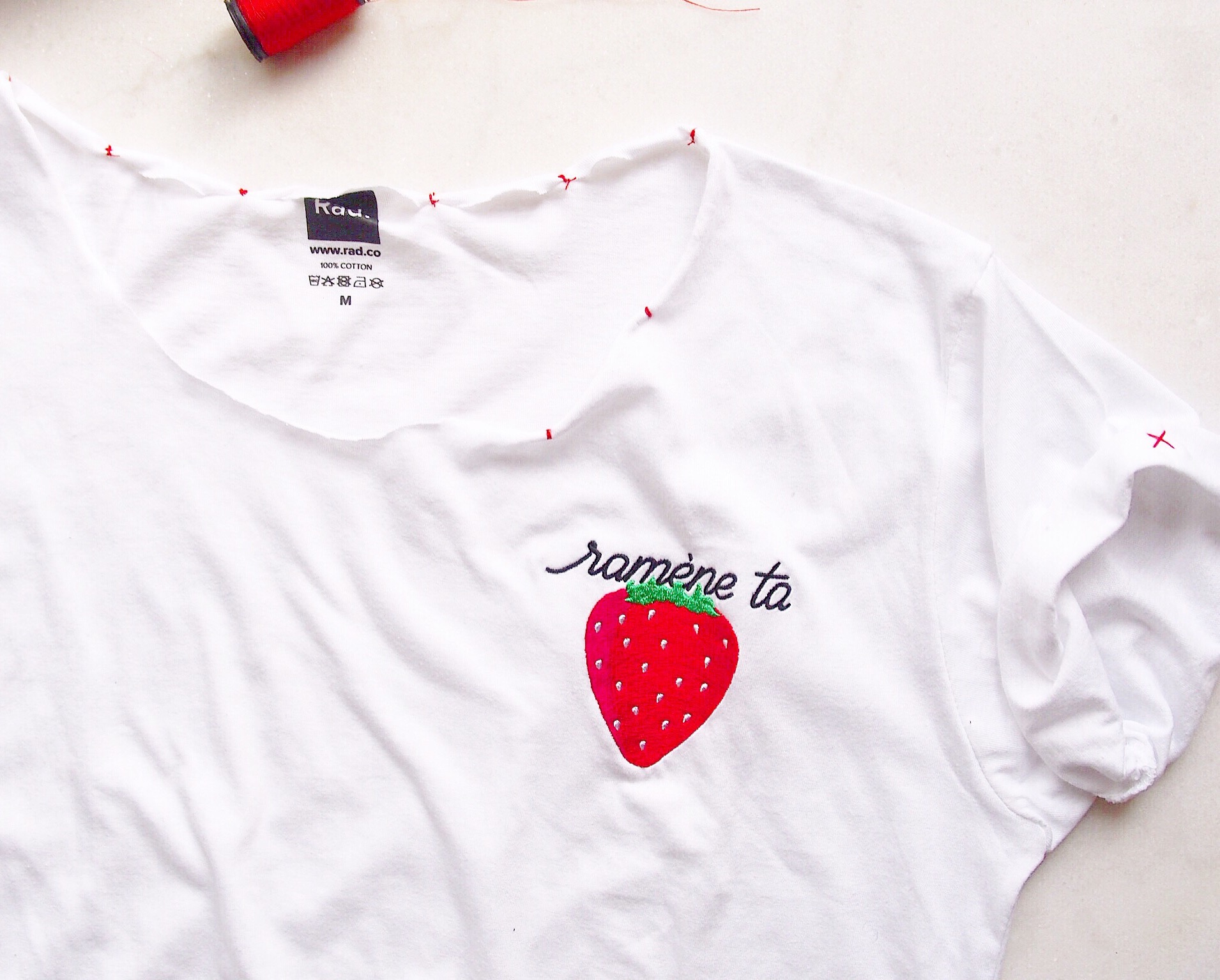 DIY Comment rendre un teeshirt ample un peu plus féminin ? L