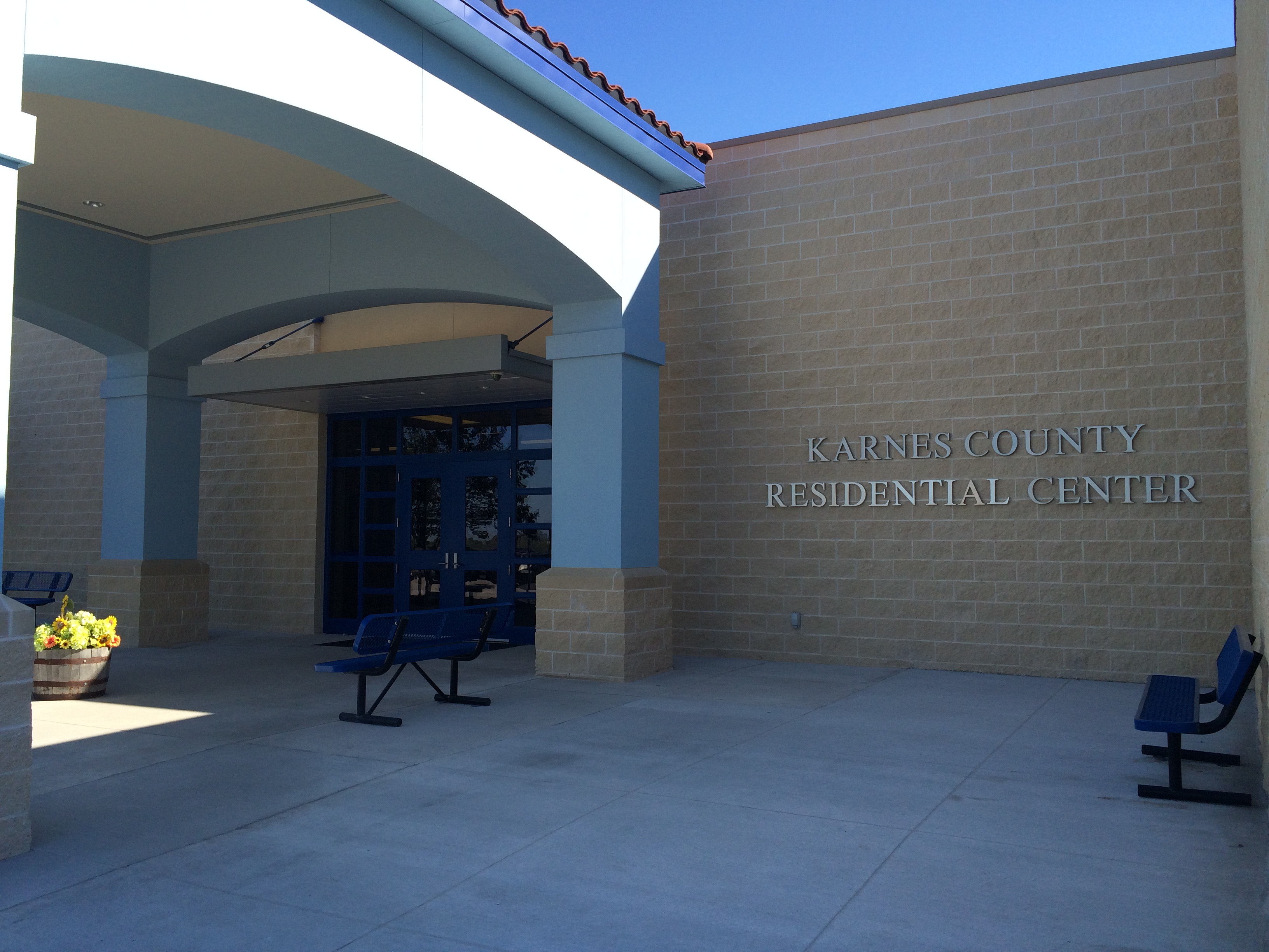 Family residential center remains mystery to local Karnes City community Latina Lista News